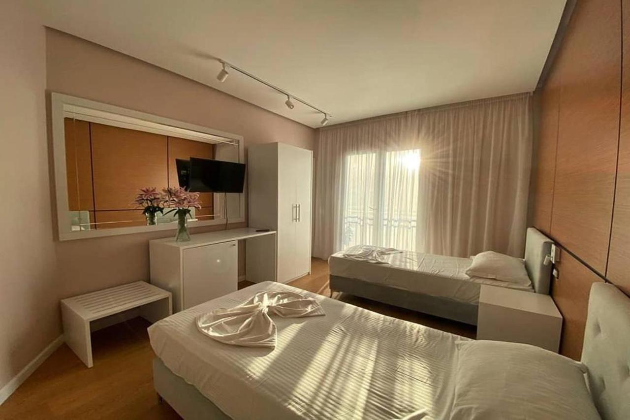 Hotel Edart Durrës Exteriör bild